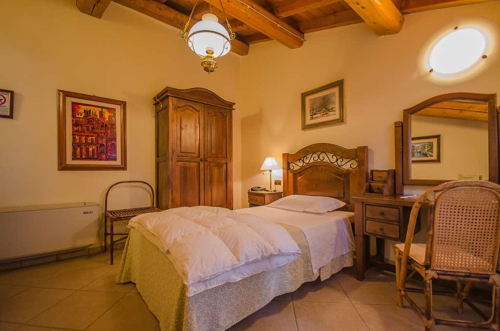 Hotel Corte Vecchia 산프로스페로 객실 사진